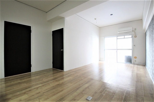 居室・リビング　同物件別部屋写真