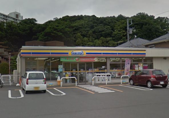 コンビニ　ミニストップ 港北日吉本町店（コンビニ）まで448m