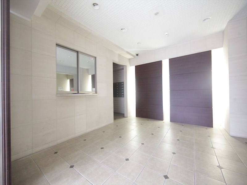 エントランス　エントランス　オートロック付　防犯カメラ