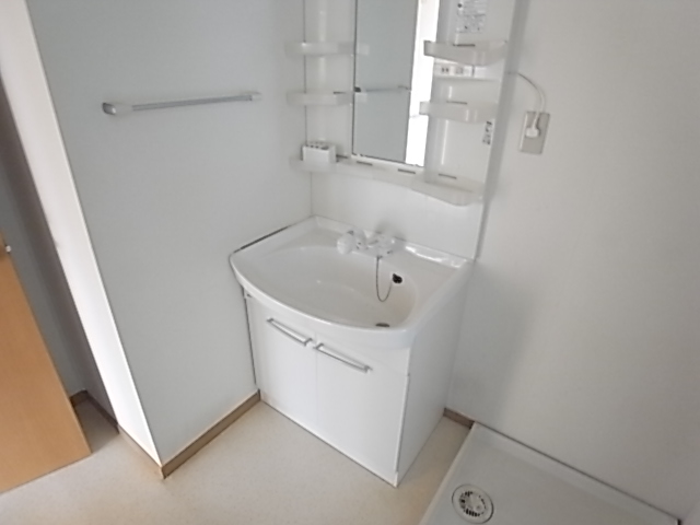 洗面設備　※２０２号室の写真になります。