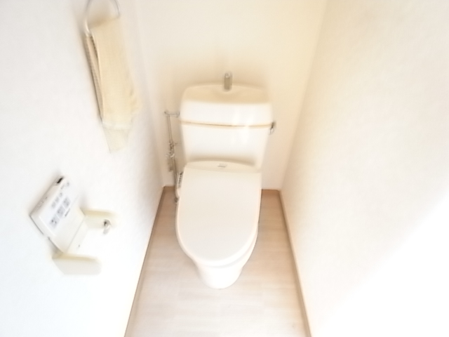 トイレ　※２０２号室の写真になります。