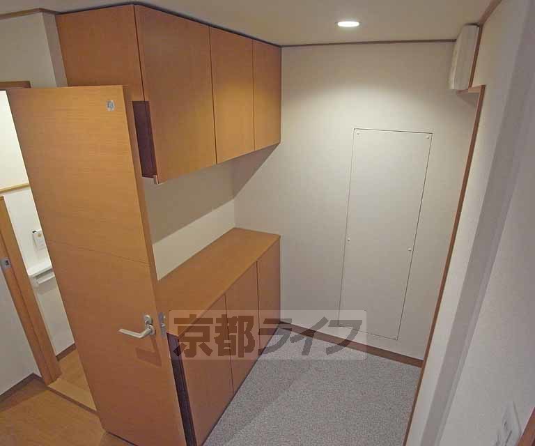 玄関　玄関にもたっぷり収納できます