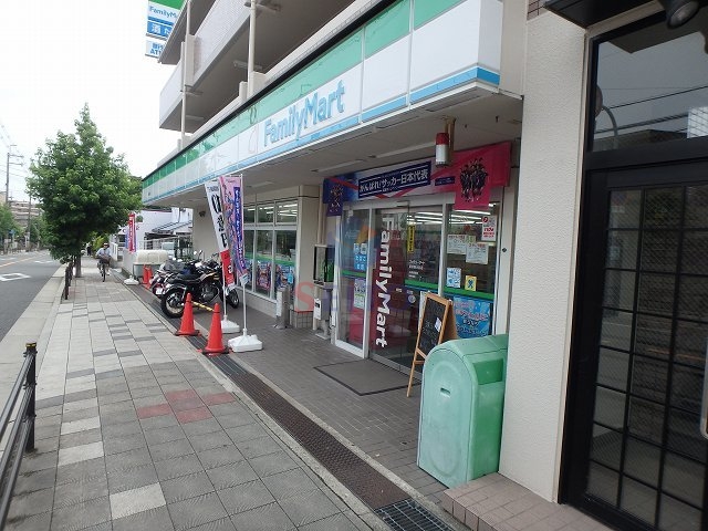 コンビニ　ファミリーマート柴原阪大前店（コンビニ）まで796m
