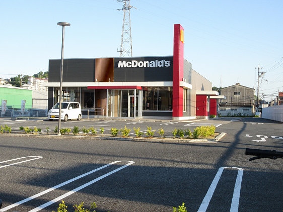 飲食店　マクドナルド柏原片山店（飲食店）まで478m