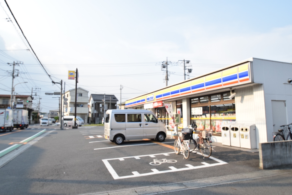 コンビニ　ミニストップ 草加新里町店（コンビニ）まで307m