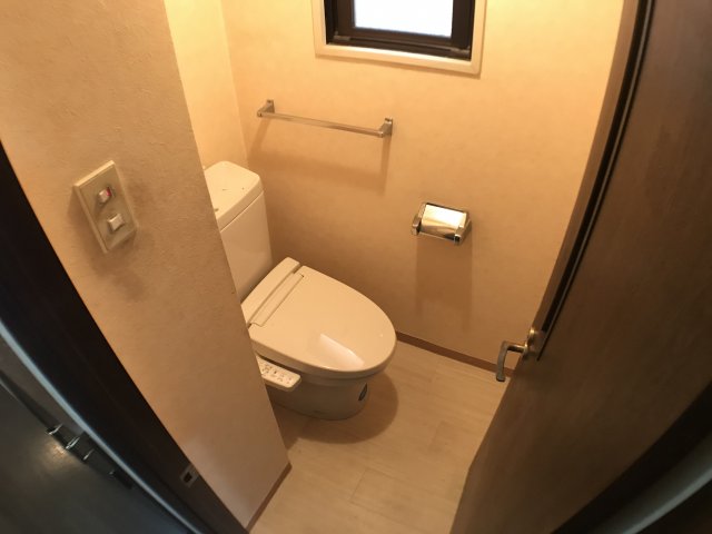 トイレ　ウォシュレット付きのトイレです♪