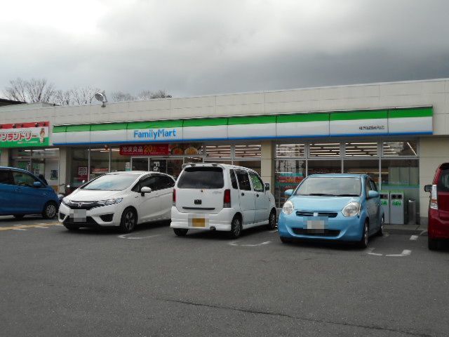 コンビニ　ファミリーマート様（コンビニ）まで270m