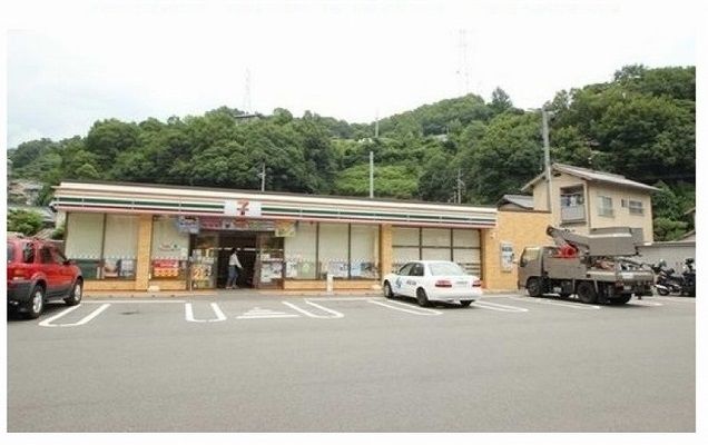 コンビニ　セブンイレブン（コンビニ）まで800m