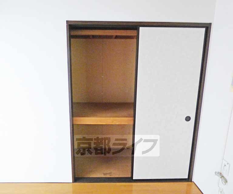 収納　広々とした収納です。