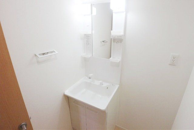 洗面設備　お部屋探しは株式会社　タウンハウジング　までお気軽にお問合…