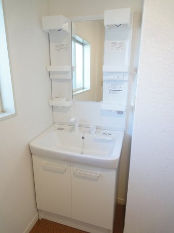 洗面設備　使いやすい洗面所です