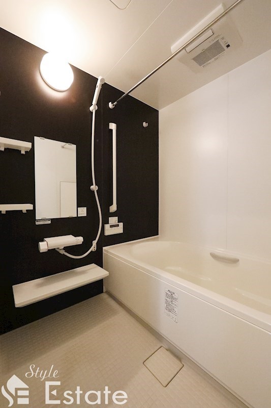 バス・シャワールーム　バスルーム　追い炊き機能付き