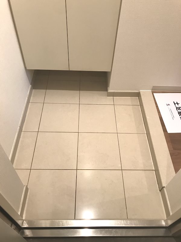 玄関　※同建物別部屋参照