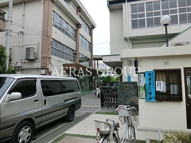 小学校　荒川区立尾久西小学校（小学校）まで825m