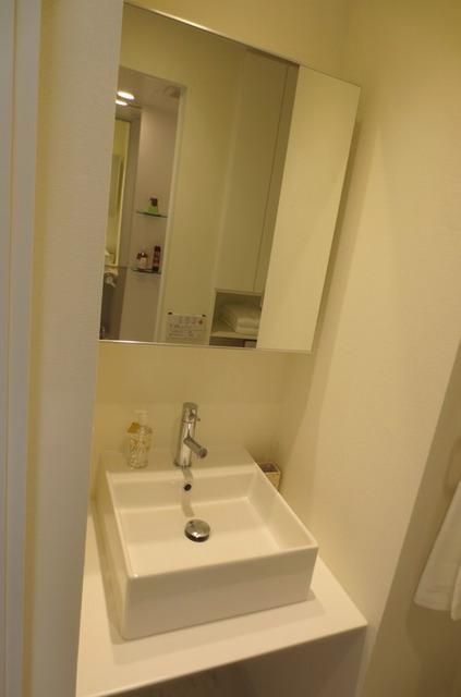 洗面設備　オシャレな独立洗面台完備です。