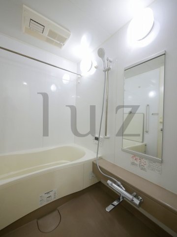 バス・シャワールーム　追い炊き機能付きのバスルーム！