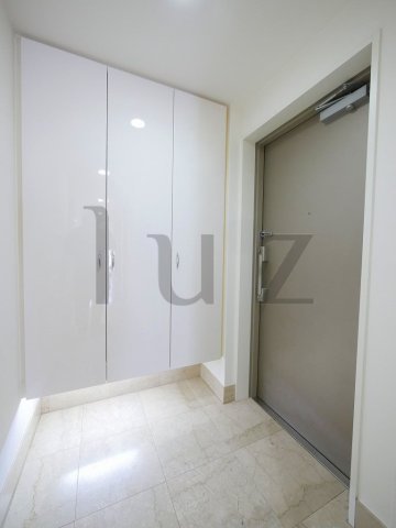 玄関　シューズボックス完備の玄関スペースです。