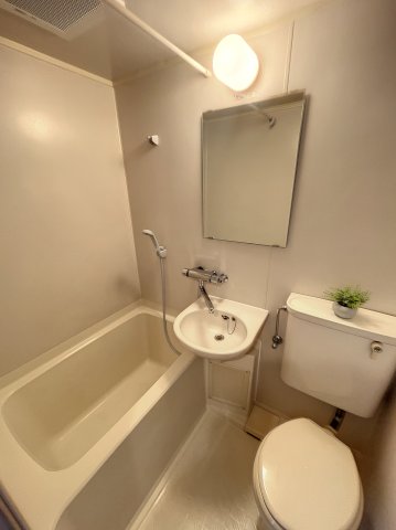 バス・シャワールーム　※同建物ほかのお部屋の写真です。