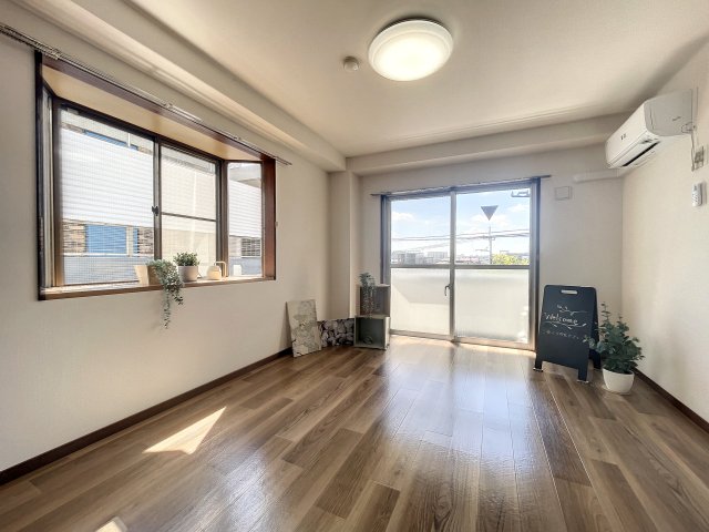 居室・リビング　※同建物ほかのお部屋の写真です。