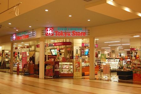 スーパー　ららぽーと柏の葉東急ストア（スーパー）まで880m