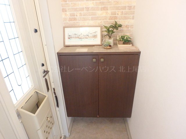 玄関　お部屋探しはレーベンハウス北上尾店へ