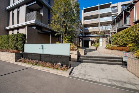 エントランス　落ち着いたエントランスです