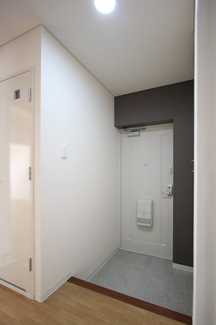 玄関　同物件別号室の写真