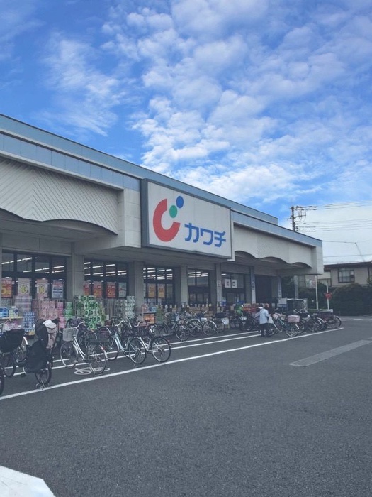 ドラックストア　カワチ薬品　新田駅前店（ドラッグストア）まで700m