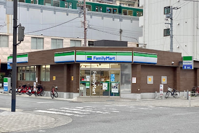 コンビニ　ファミリーマート 京橋駅西店（コンビニ）まで240m