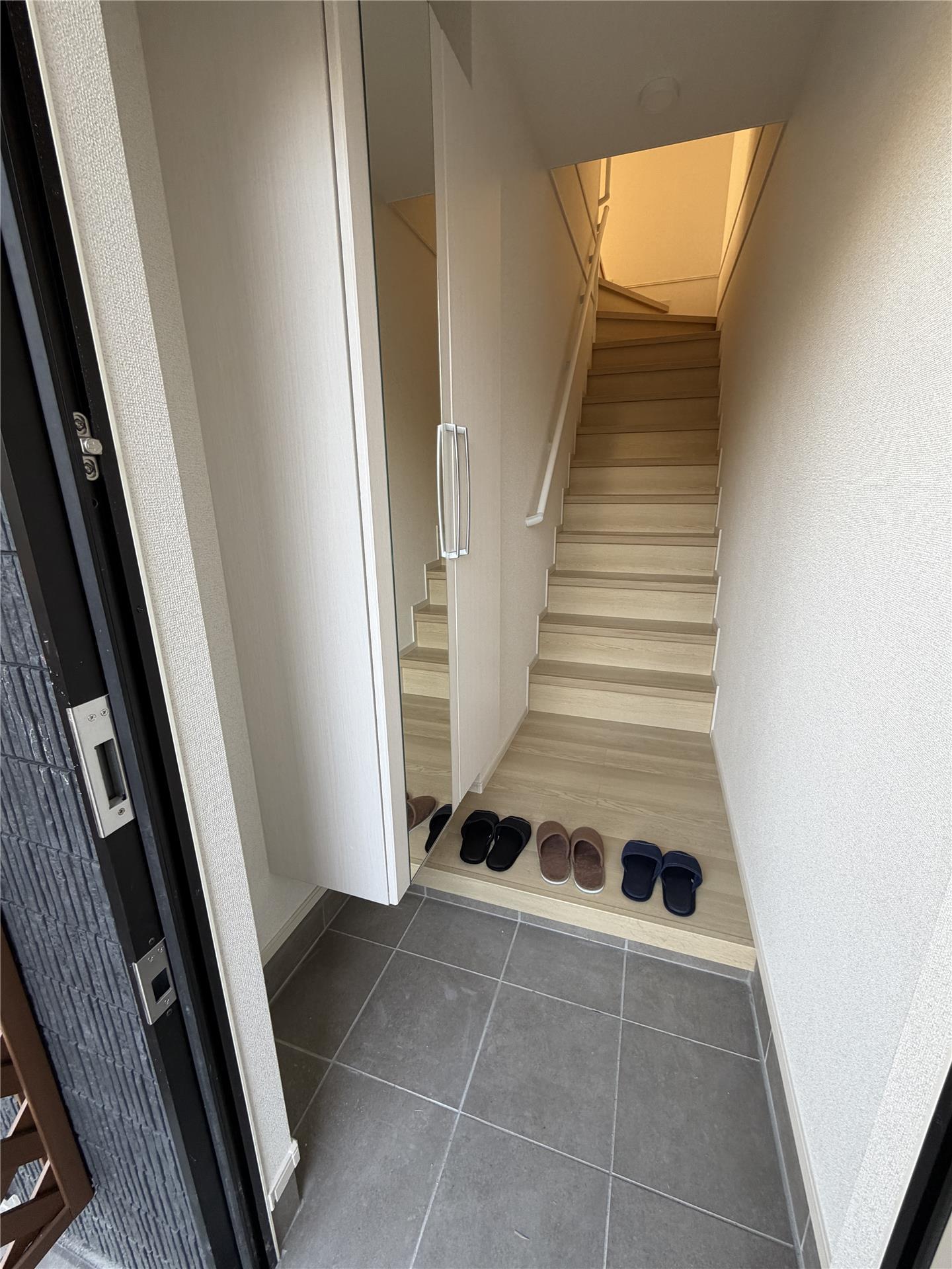 玄関　※写真は反転タイプです。