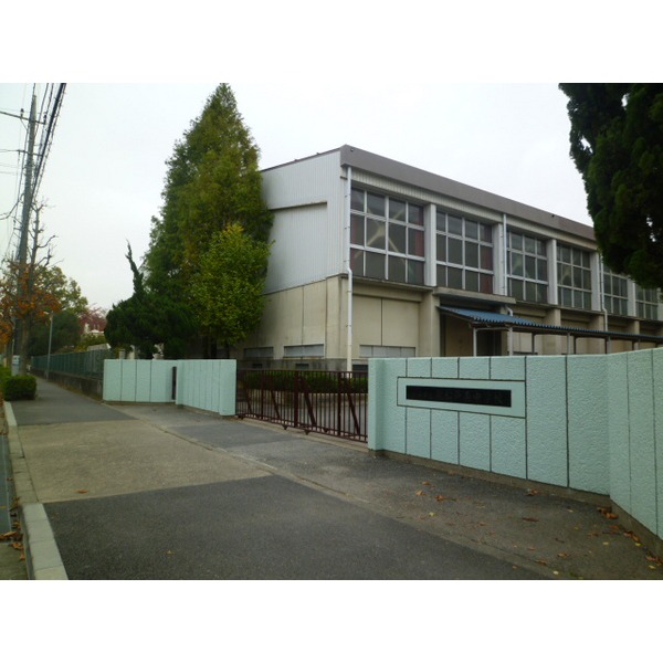 中学校　松戸市立新松戸南中学校（中学校）まで1424m