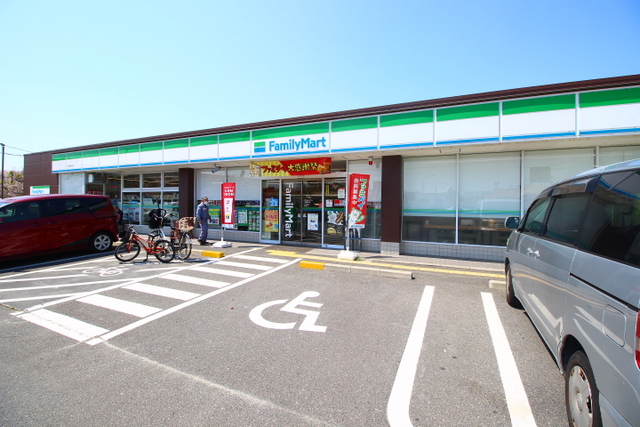 コンビニ　ファミリーマート茨木鮎川店（コンビニ）まで627m
