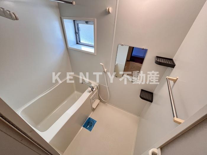 バス・シャワールーム　コンパクトで使いやすいお風呂です