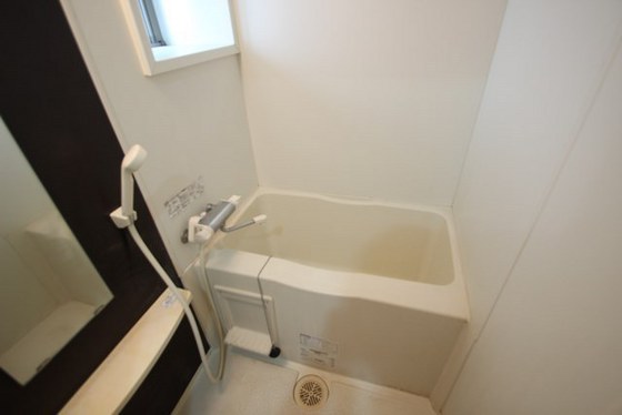 バス・シャワールーム　※別部屋の写真です