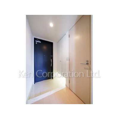 玄関　同タイプ5階のお部屋を撮影。仕様が異なることがあります。