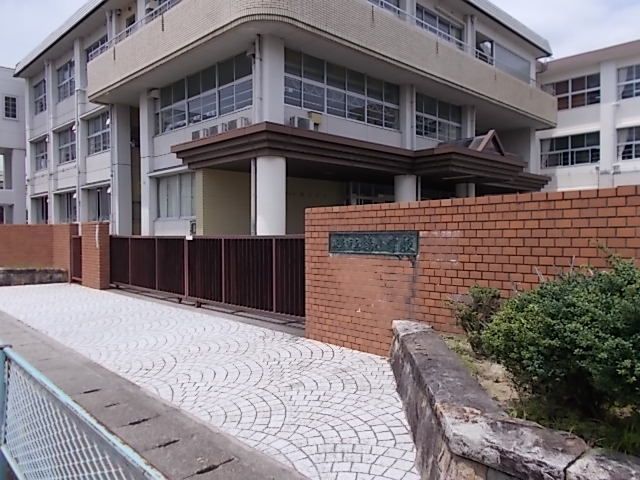 小学校　岐阜市立鶉小学校（小学校）まで950m