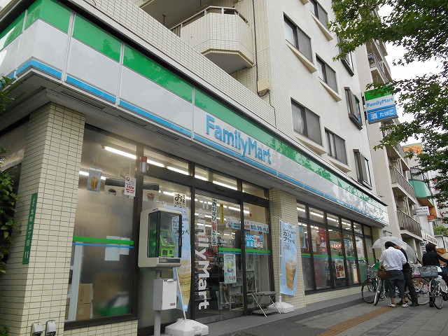 コンビニ　ファミリーマート 練馬北町一丁目店（コンビニ）まで916m