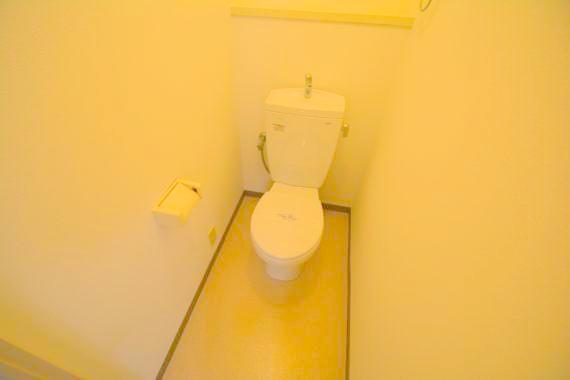 トイレ　スタンダードなトイレは清潔感があってずっと居たくなりますね。