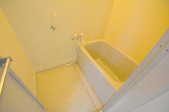 バス・シャワールーム　ゆったりと入るなら、お風呂とトイレとは別々が嬉しいですよね。