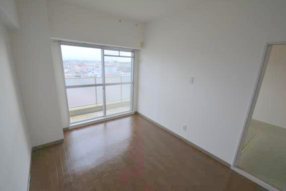 その他部屋・スペース　ゆとりのあるベッドルームで快適な睡眠をとってくださいね。