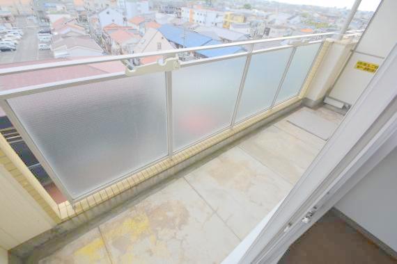 バルコニー　風通しの良いバルコニー。洗濯物もよく乾きそうです。