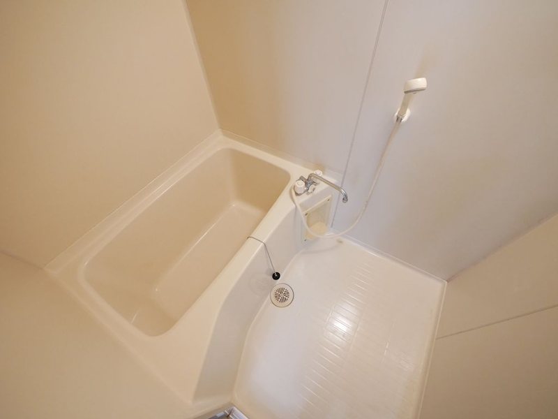 バス・シャワールーム　シャワー