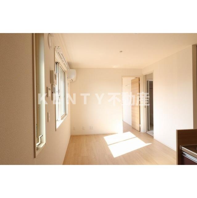 居室・リビング　こちらのリビングで趣味の時間をお楽しみください