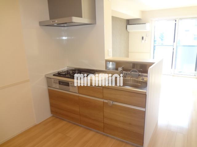 キッチン　３口コンロ付き対面システムキッチンです