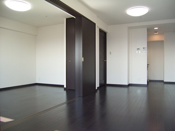 居室・リビング　■エアコン■24時間換気システム■ダウンライト■２面採光