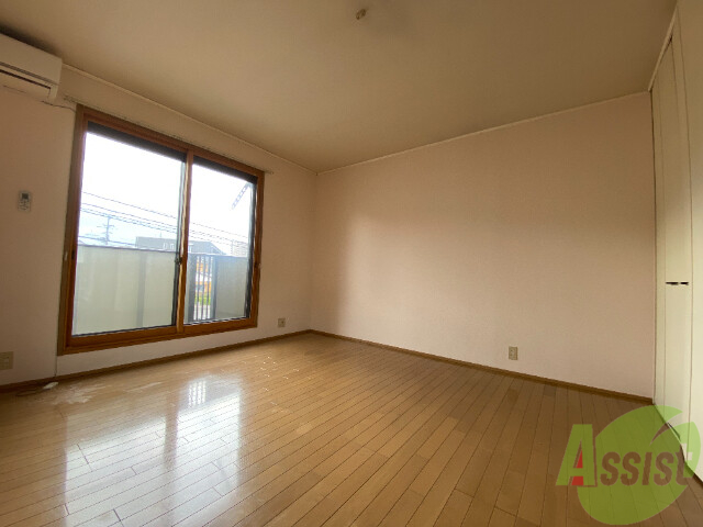 居室・リビング　８帖のリビングです。広々としていますね。