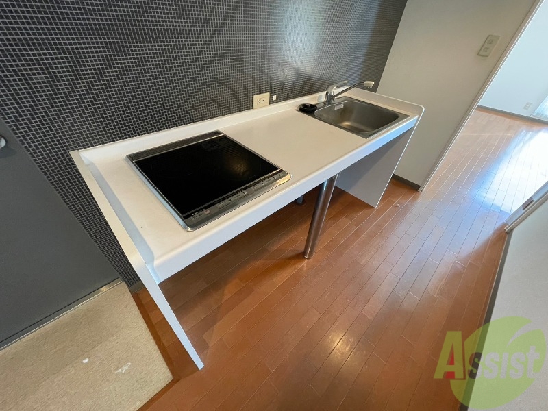 キッチン　ＩＨクッキングヒーターです！お手入れも楽々ですね。