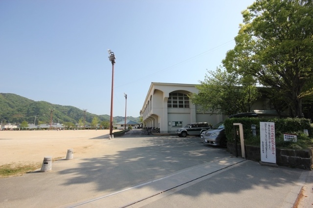 小学校　徳島市立加茂名南小学校（小学校）まで641m