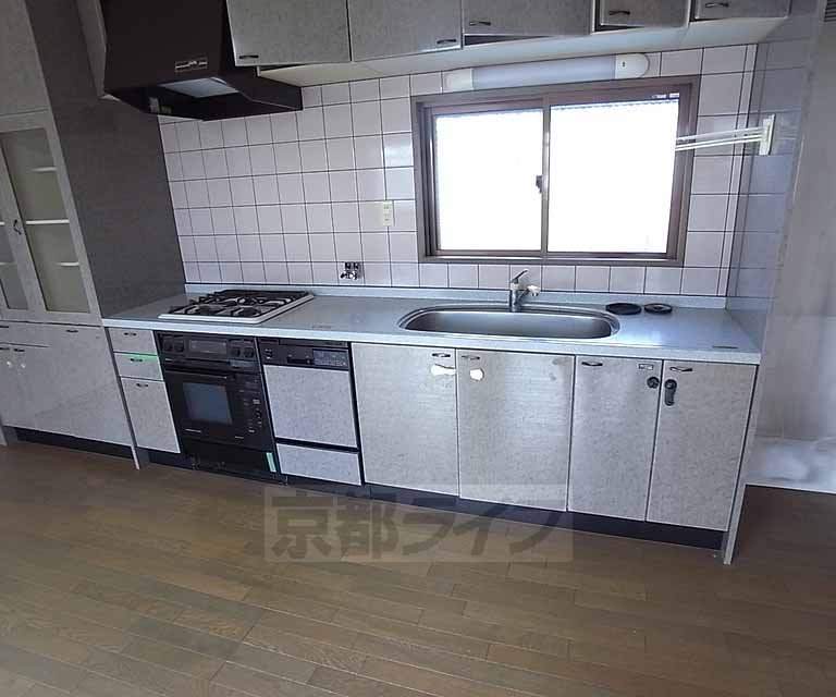 キッチン　かなり広いキッチンです。