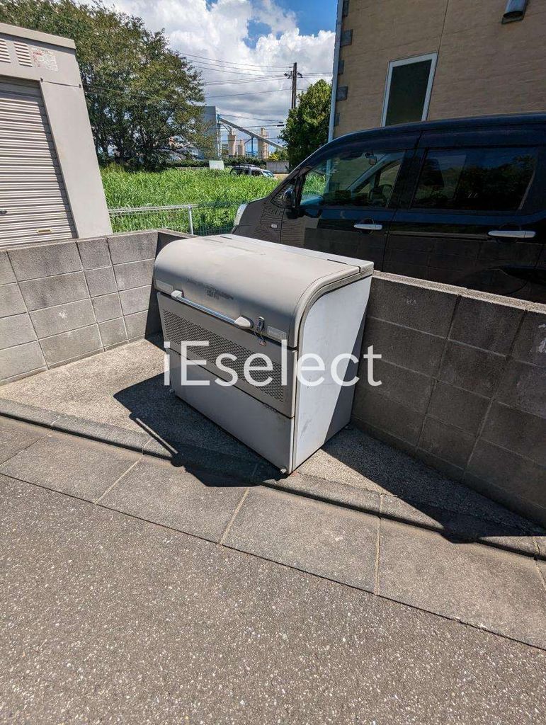 その他共有部分　ゴミ捨て場があるので便利ですね